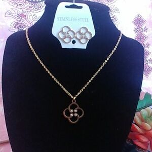 Gold Clover Flower Necklace Earrings Set